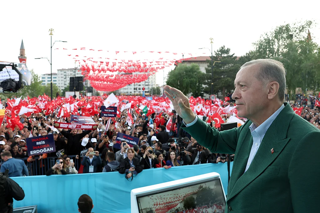 Türkiye seçimini yaptı. Seçimin galibi Recep Tayyip Erdoğan…