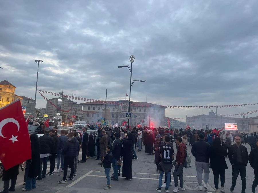 SEÇİM SONRASI SİVAS KENT MEYDANI