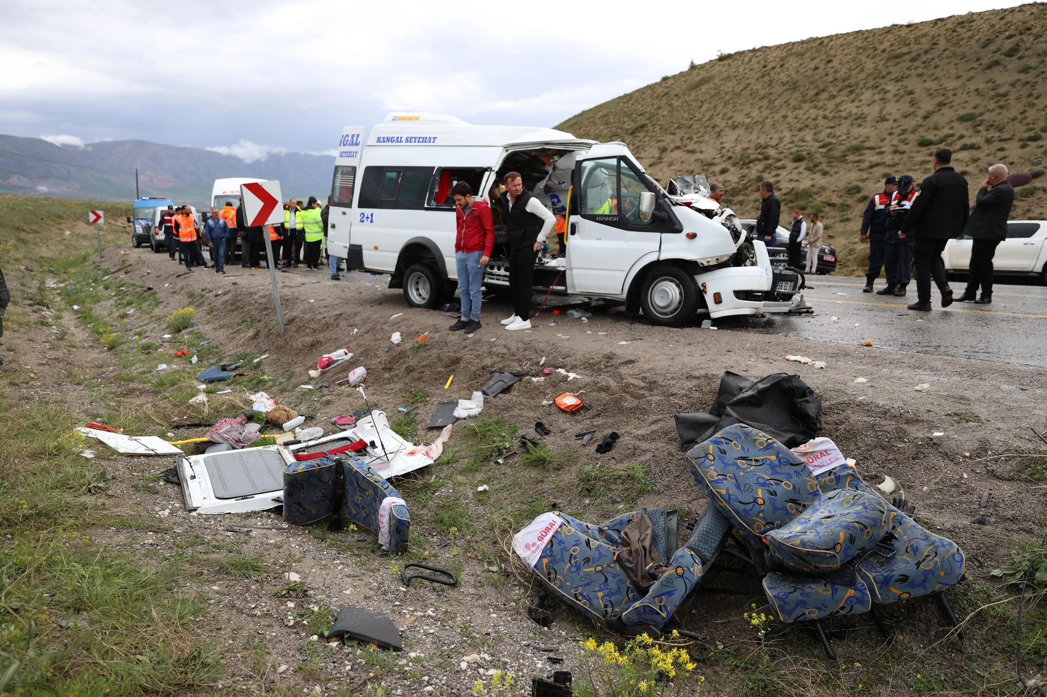 Vali Şimşek, kaza yerinde incelemede bulundu