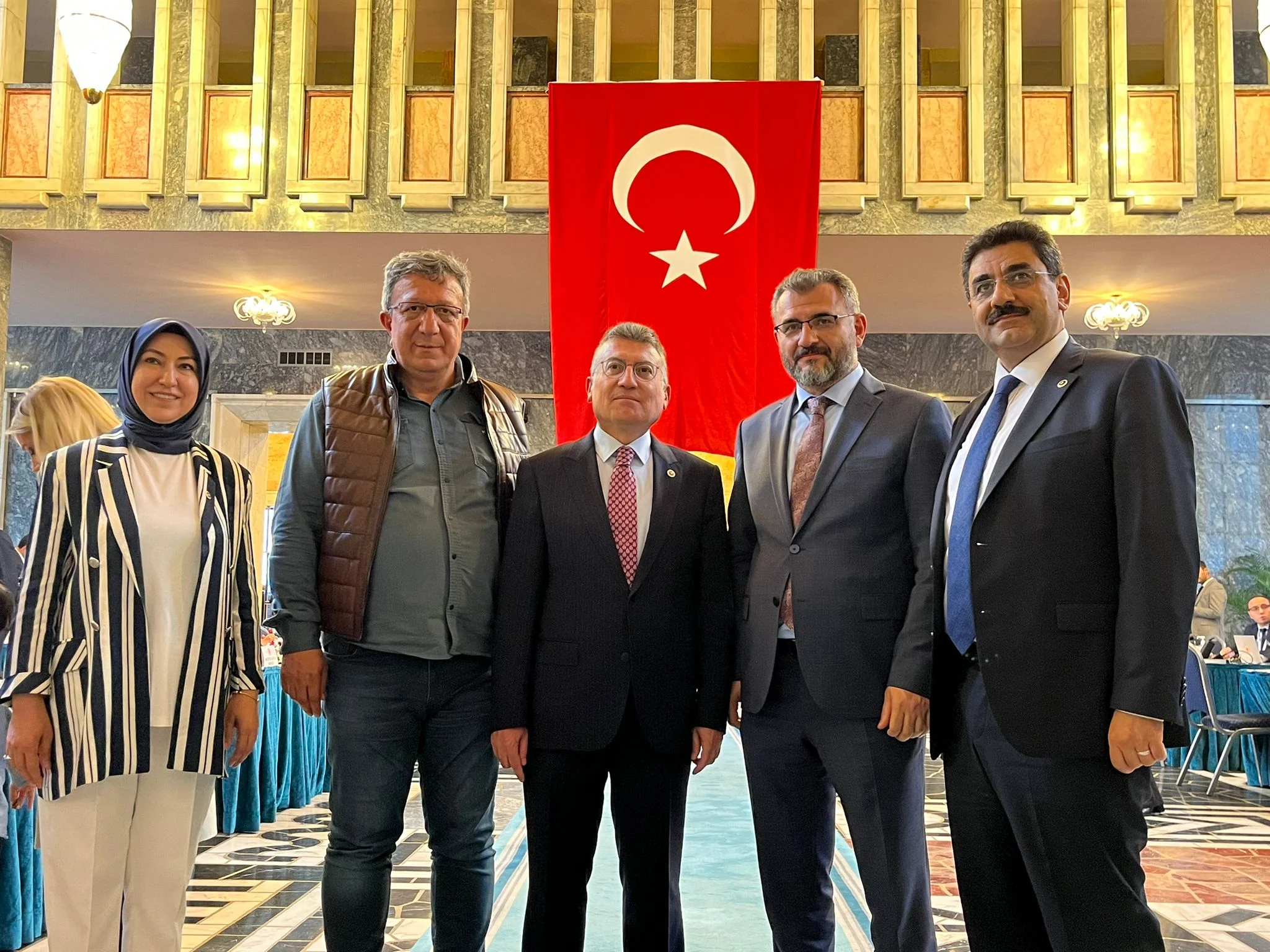Sivaslı vekiller TBMM’ye kayıtlarını aileleri ile birlikte yaptırdılar