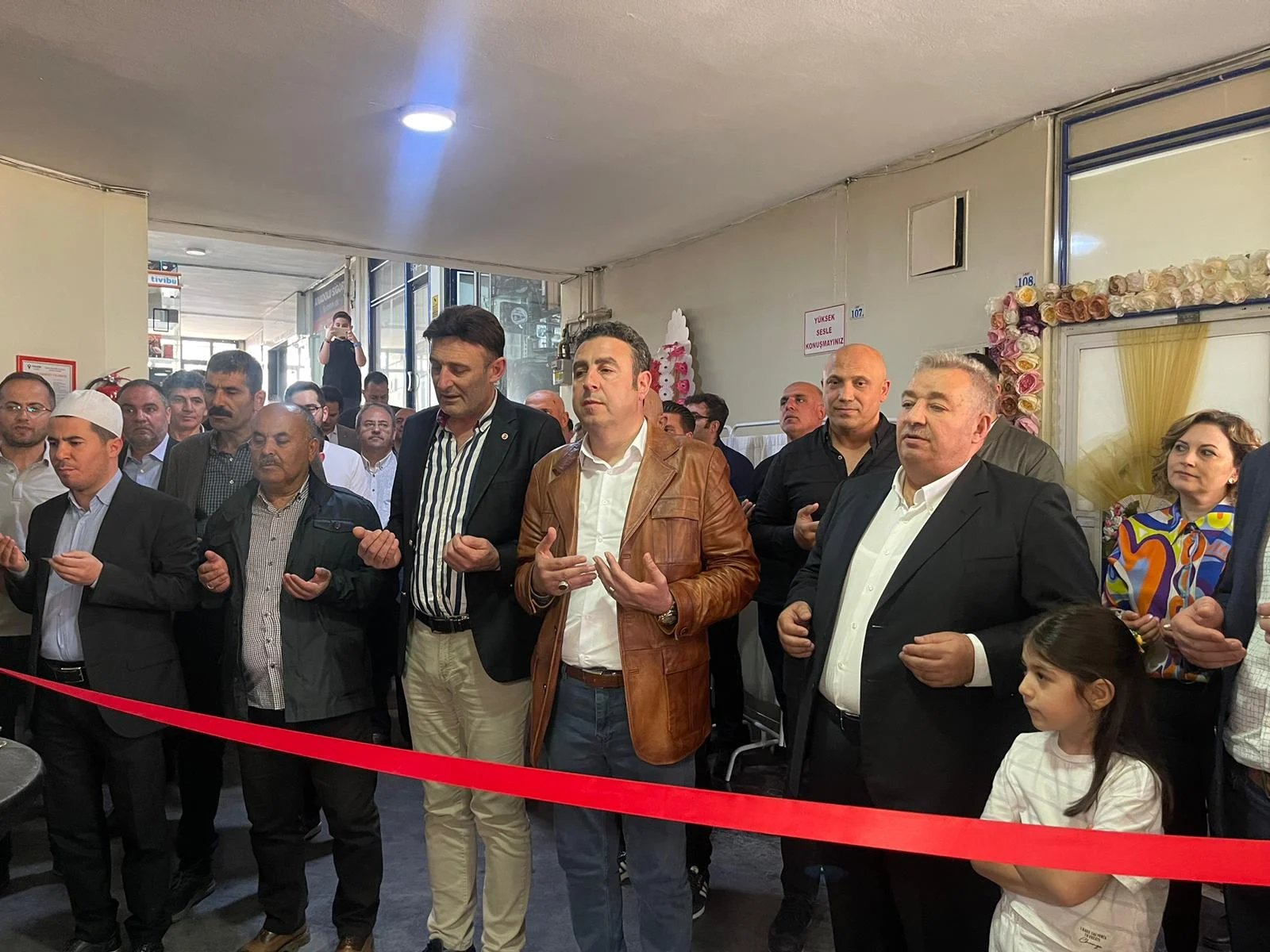 Yakamoz emlak düzenlenen törenle hizmete açıldı