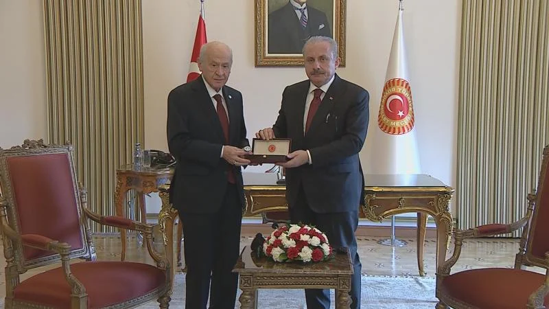 Şentop, başkanlık görevini Bahçeli’ye devretti