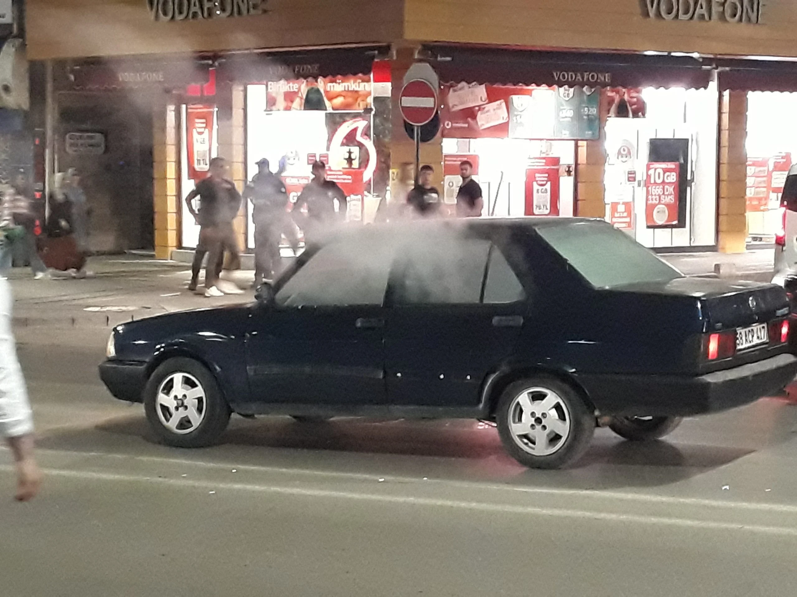 Seyir halinde giden otomobil paniğe neden oldu