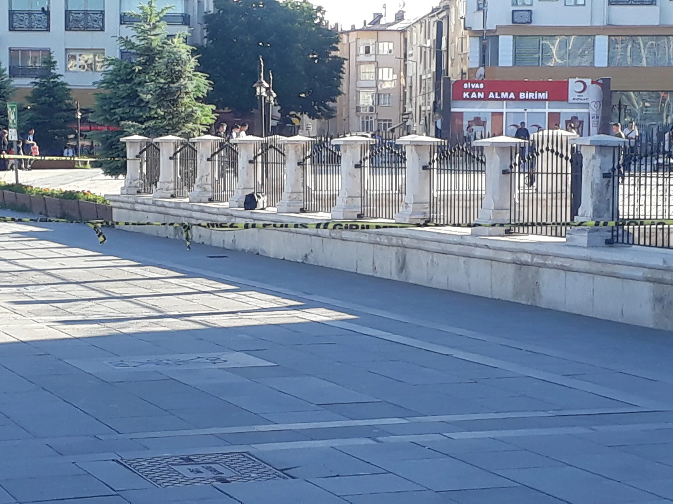 Şüpheli çanta paniğe neden oldu