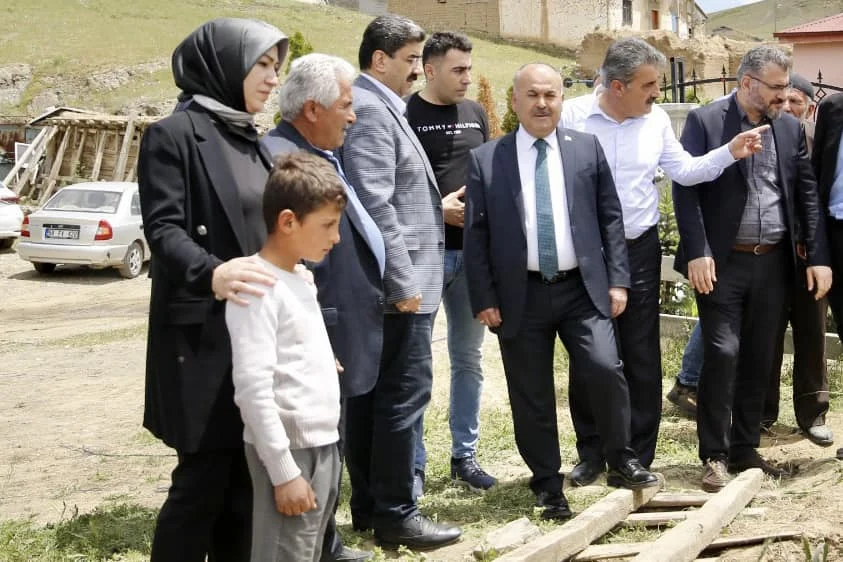 Sivaslı vekiller karalar köyünü ziyaret etti