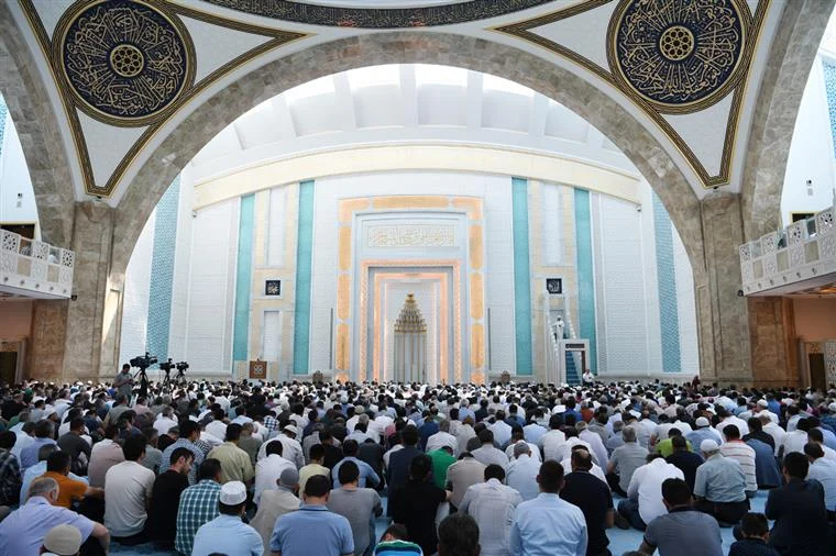 Cuma Hutbesi “Evliliklerimiz Kolay Olsun”