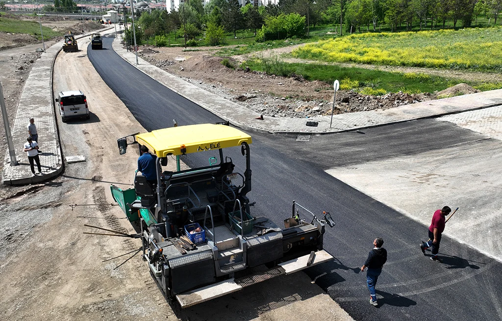 Danişment Gazi toki yolu yenileniyor…