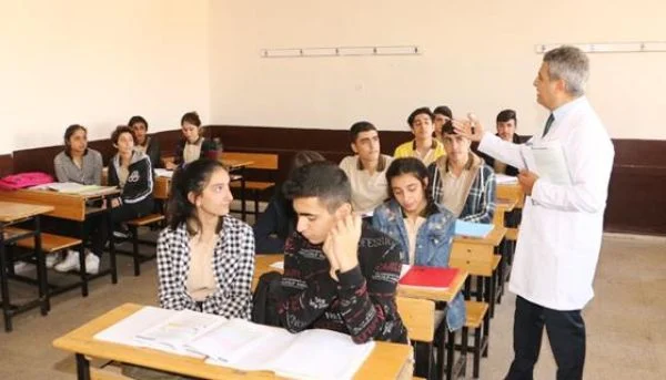 Öğretmenlere beyaz önlük uygulaması… Talimat Bakanlıktan…