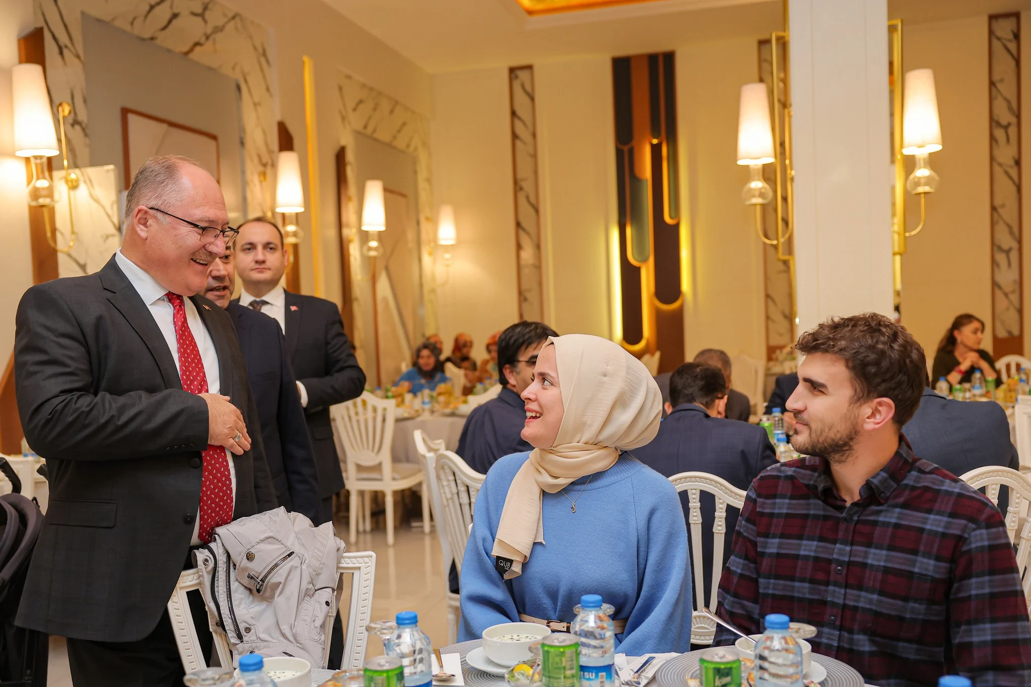 Göreve yeni başlayan öğretmenlere Hoş geldin yemeği…