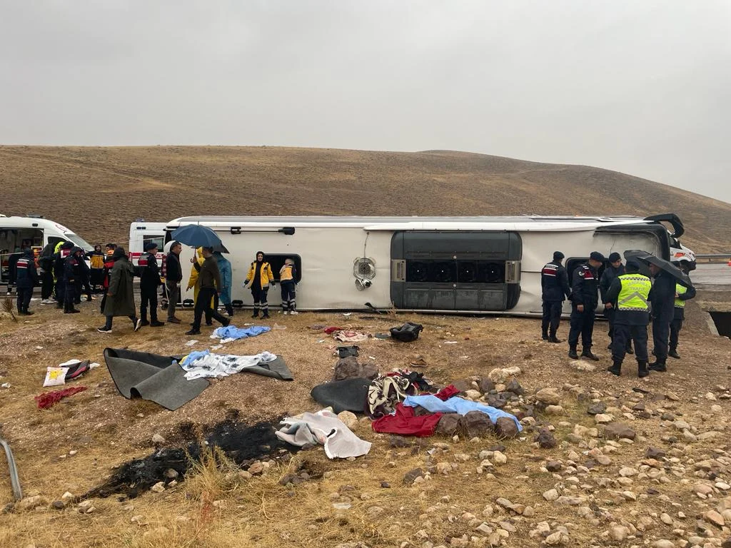 Gürün’de feci kaza… 7 kişi yaşamını yitirdi