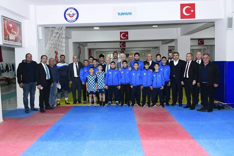 Sivas Demirspor Kulübü Güreş ekibi özel bir turnuvaya katılmak için Polonya’ya gitti.
