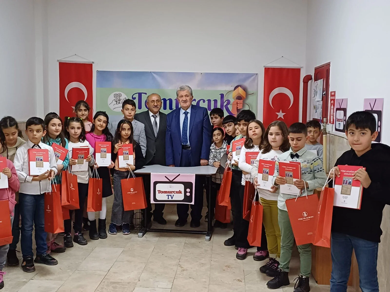 Bilim Kurulu Üyesi Prof. Dr. Recep Toparlı, İlkokul Öğrencileriyle Buluştu