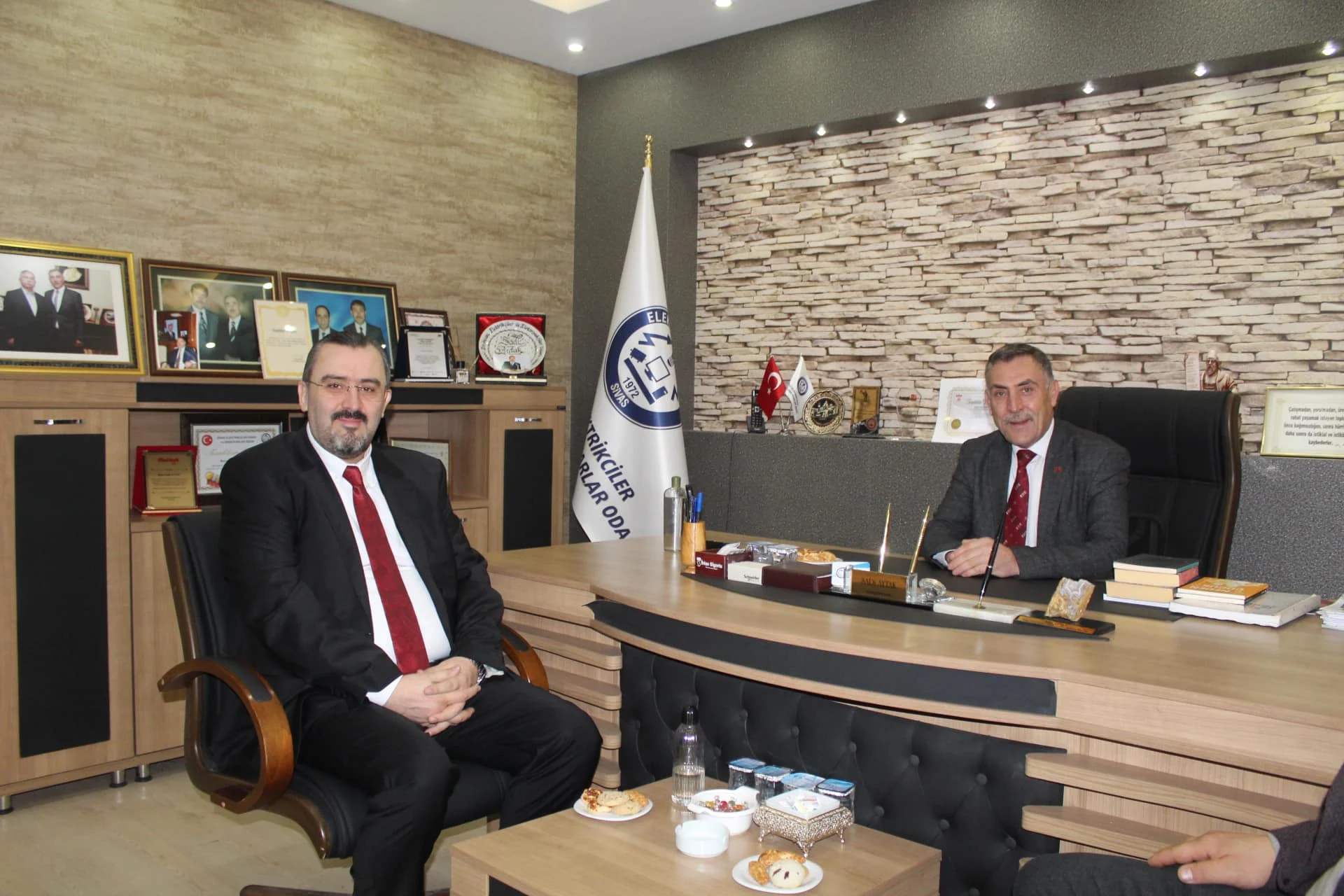 Deva Partisi Belediye Başkan Adayı İnce, Sivas Esnafını Ziyaret Etti