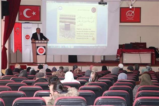 Kutsal topraklara gideceklere seminer verildi