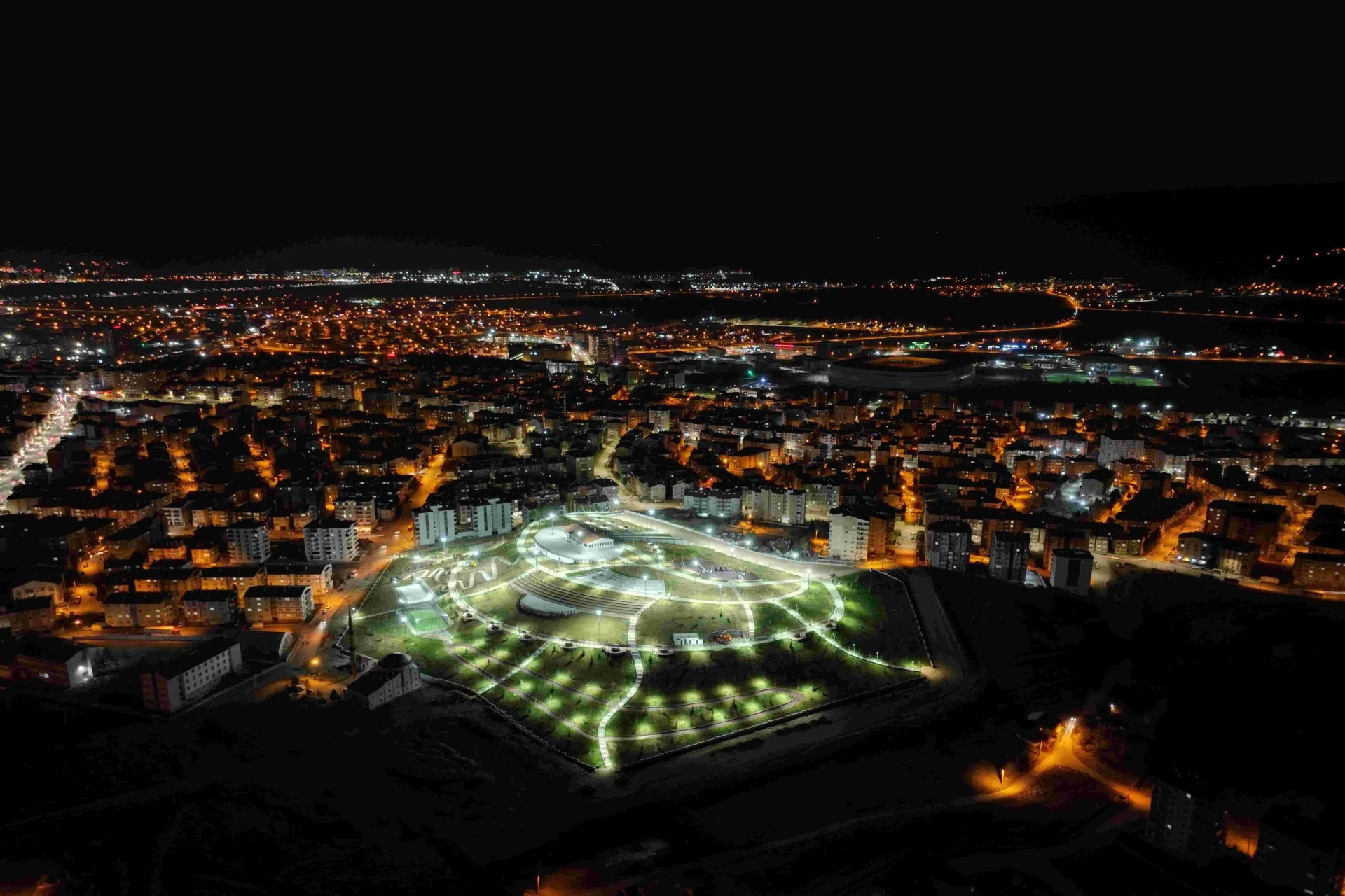 Yumurtatepe bölge parkı törenle açıldı