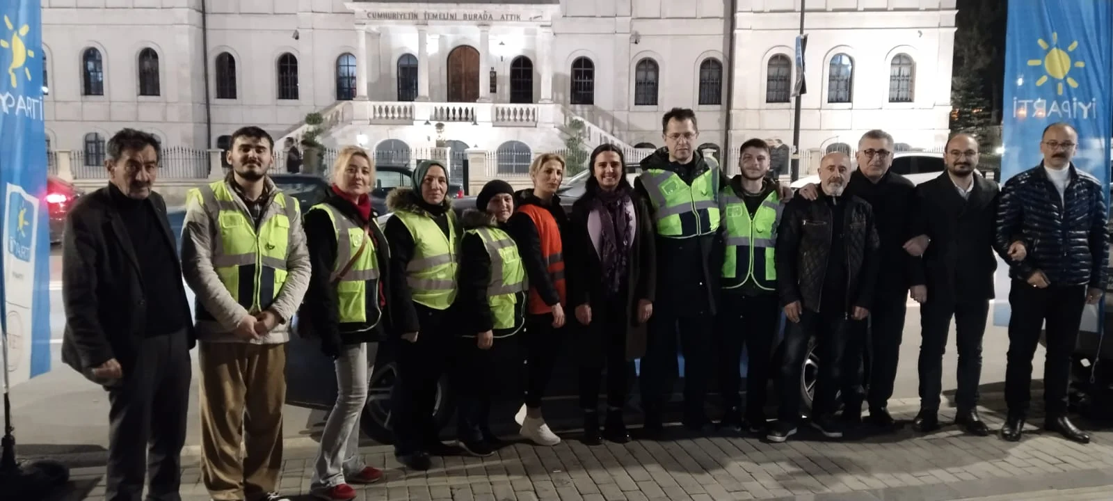 İyi Parti Yönetimi Tam Kadro Kent Meydanında Sivaslılar İle Buluştu