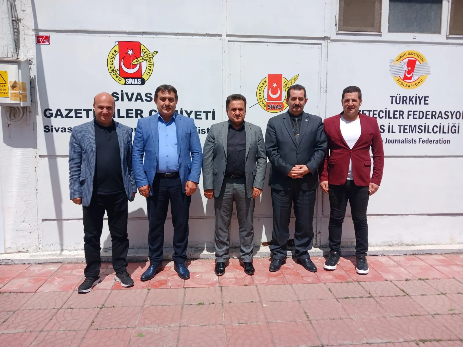 Hizmet-iş Sendikası’ndan Hakan Sezerer’e Plaket…