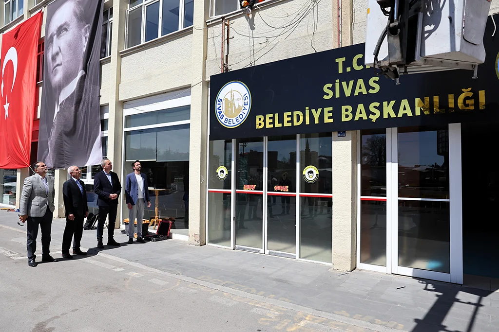Sivas Belediyesinin tabelası değişti… T.C Sivas Belediyesi…