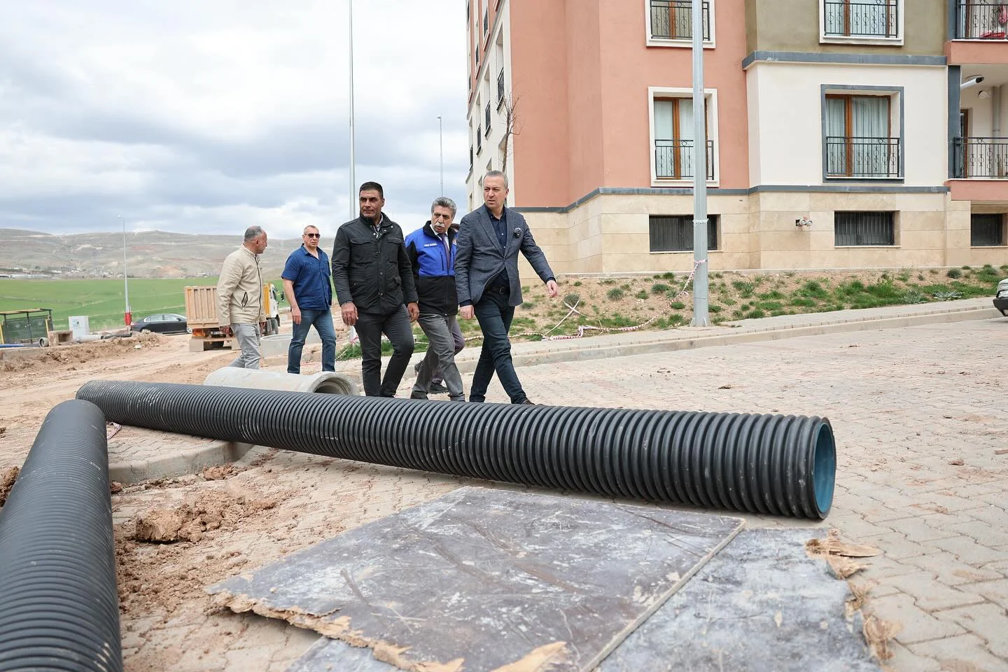 Başkan Uzun, zaman kaybetmeden sahaya indi. Sorunları yerinde inceledi