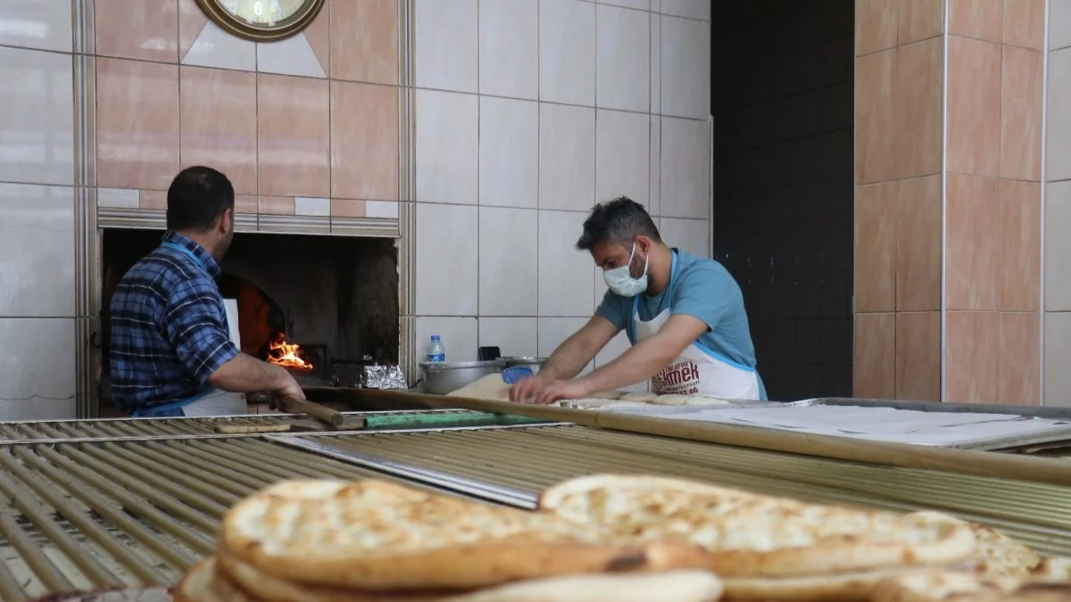 Sivaslı Pide Fırıncıları Zam Kararı Aldı: Vatandaş Tepkili…