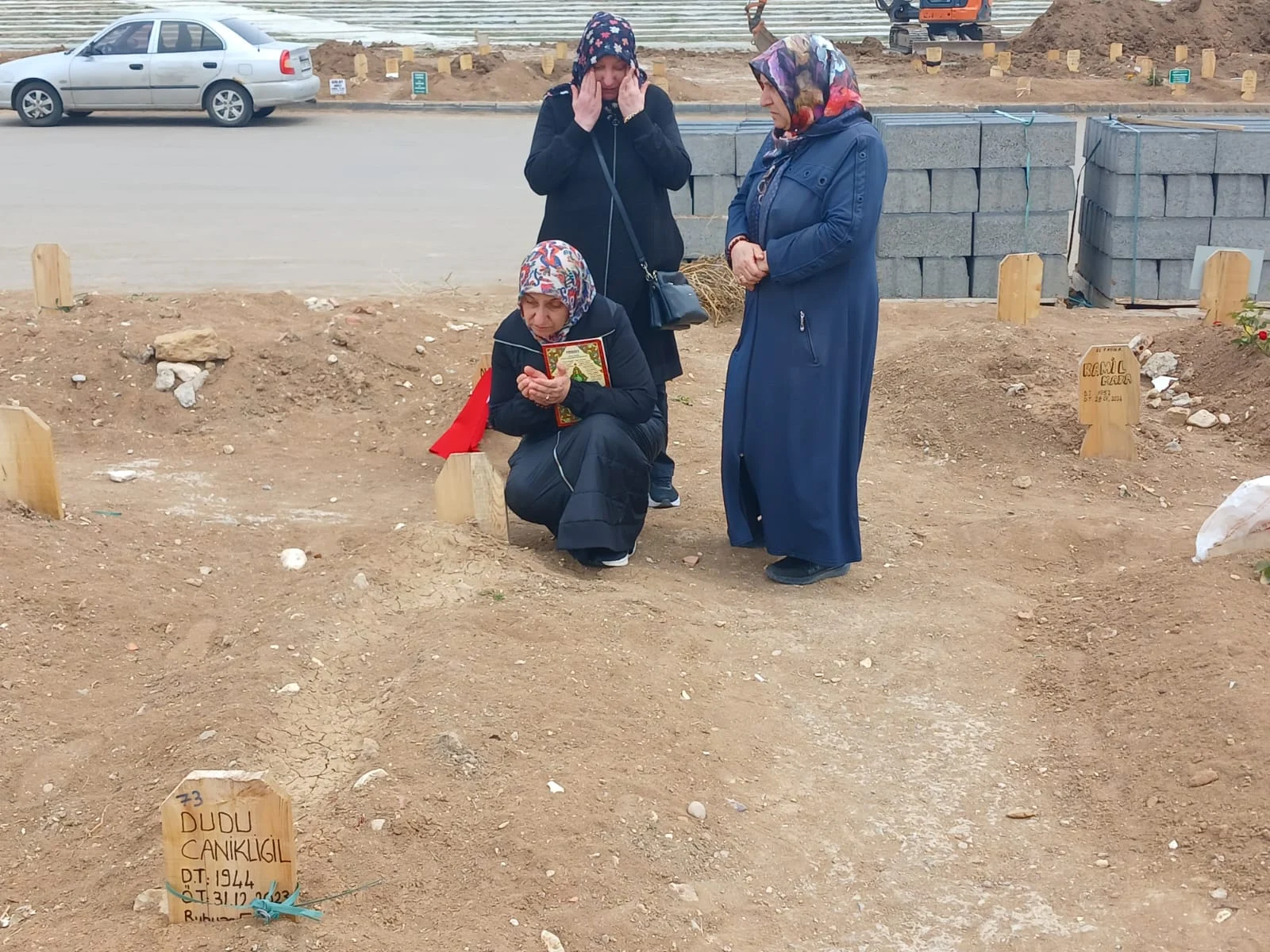Yukarı Tekke Mezarlığı’nda Arefe Gününde Duygusal Anlar yaşandı