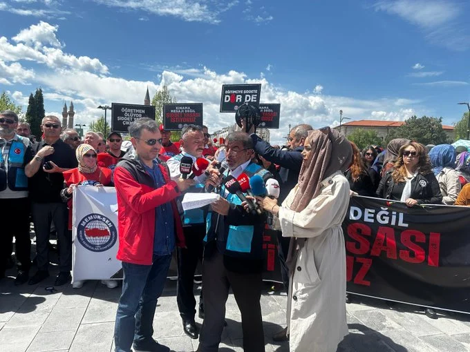 Eğitim Çalışanları Sivas’ta Şiddete Karşı Yasal Düzenleme Talep Ediyor