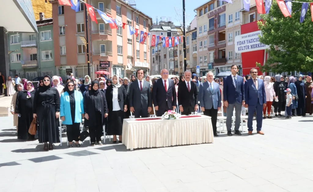 “Yaygın Eğitim Kursları Yılsonu Sergisi” açıldı.