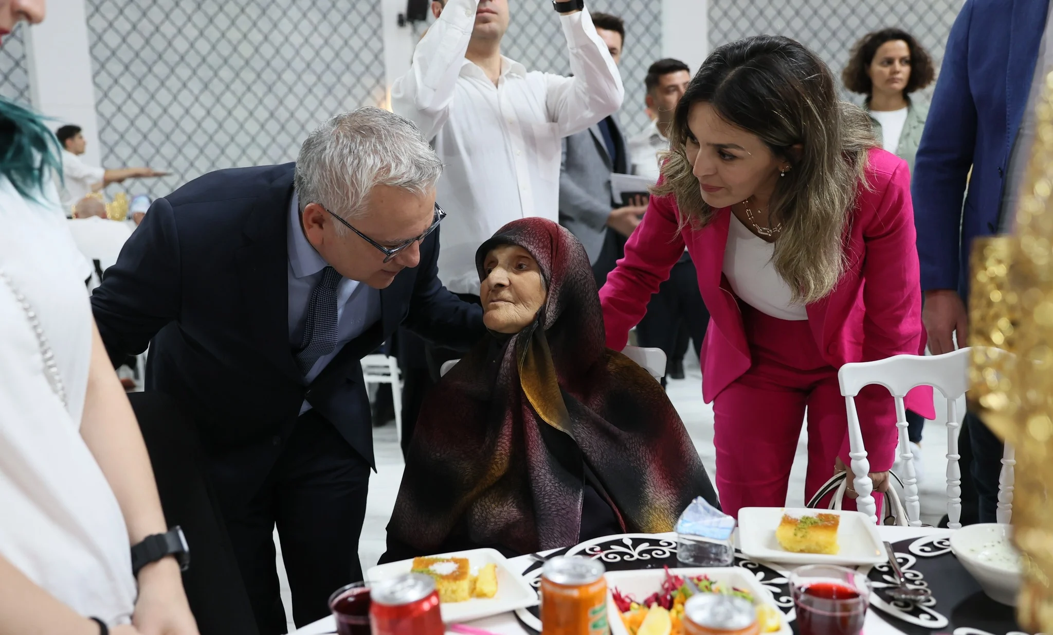 Şehit aileleri, gazi ve gazi ailelerinin onuruna yemek verildi
