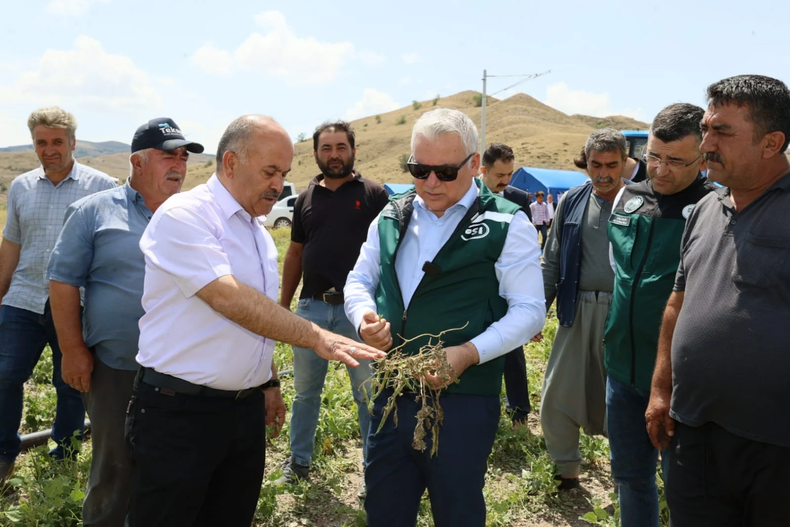 Vali Yılmaz Şimşek’ten Yaramış Köyü’ne Ziyaret: Sel ve Dolu Felaketi Mağdurlarına Destek