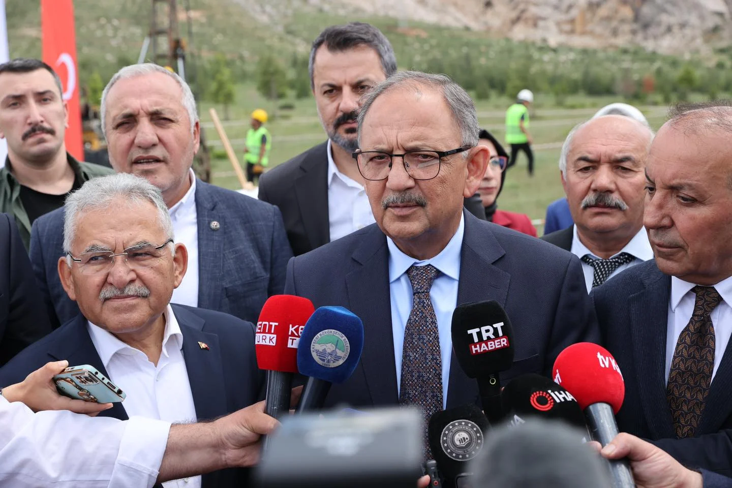 Bakan Özhaseki, görevinden affını istedi ve istifa etti