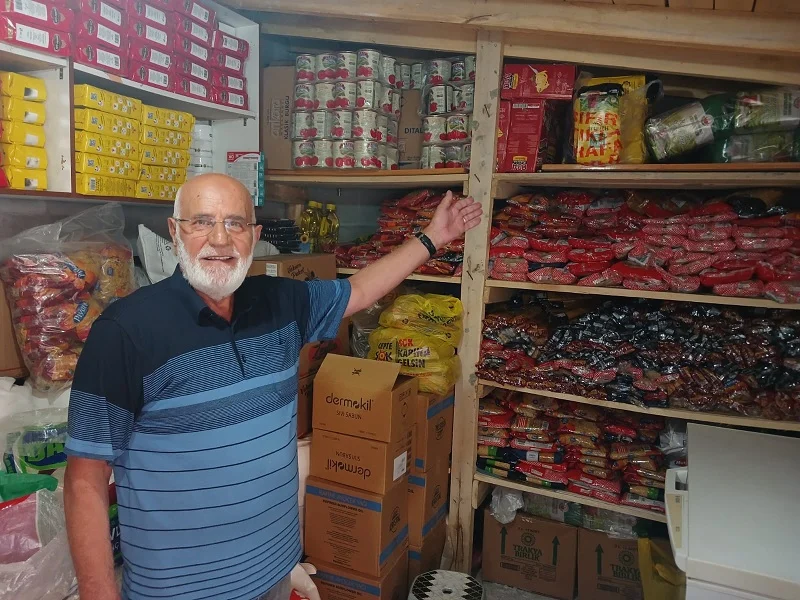Para geçmeyen Hayır Bakkalı, Gönüllerde Büyüyor