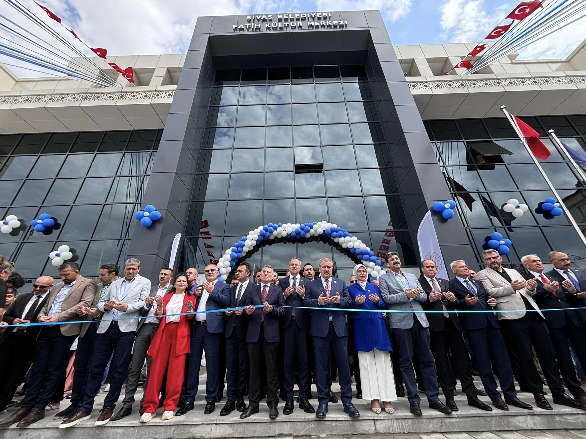 Fatih Gençlik ve Kültür Merkezi Görkemli Törenle Hizmete Açıldı