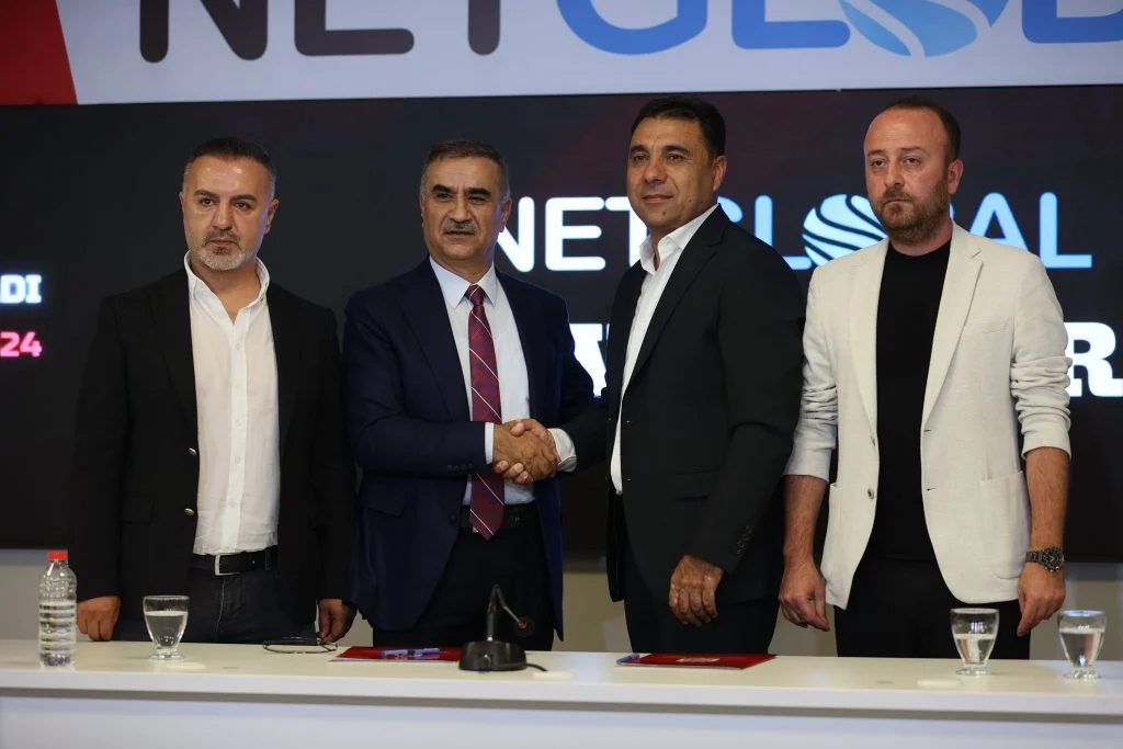 Sivasspor’un Yeni isim sponsoru Net Global ile imza töreni düzenlendi.