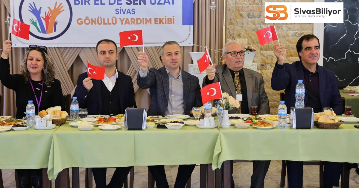Bir Elde Sen Uzat Gönüllü Yardım Ekibinden Çocuklar İçin Isıtacak Destek