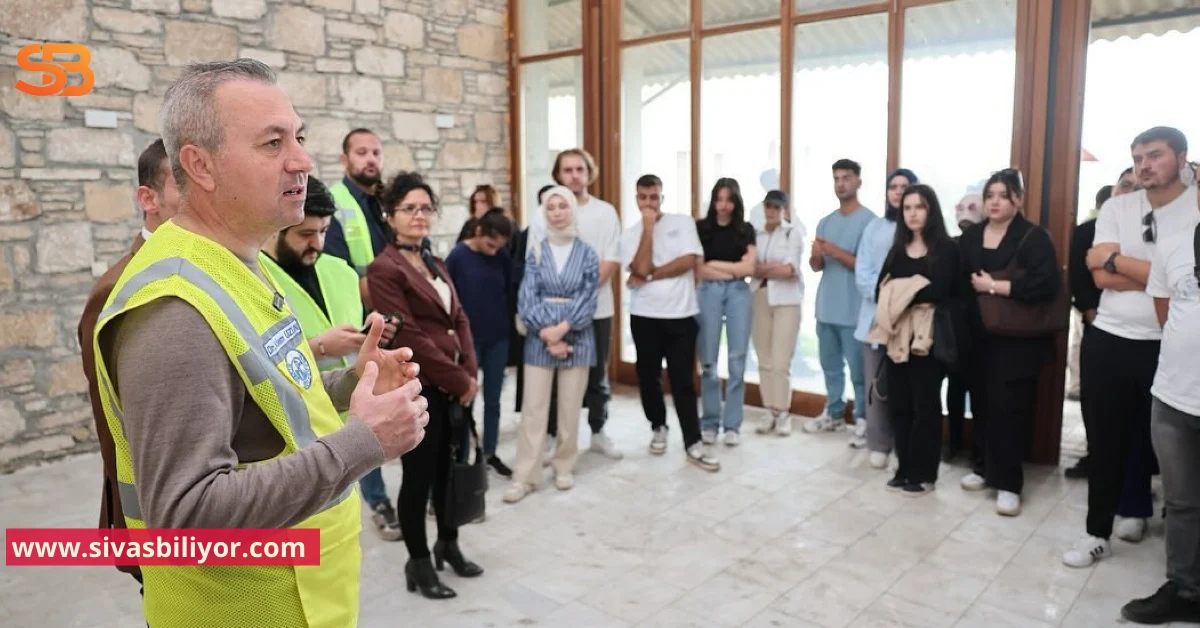Başkan Dr. Adem Uzun, Cumhuriyet Üniversitesi Mimarlık Fakültesi Öğrencileri ile Kale Projesini İnceledi