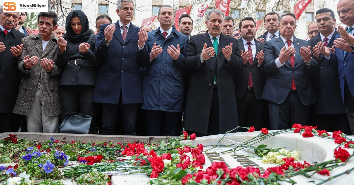 Muhsin Başkan Kabri Başında Dualarla Anıldı