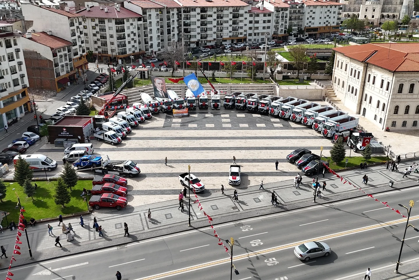 Sivas Belediyesi Araç Filosunu Güçlendirdi: 207 Milyon TL Değerindeki 51 Araç Hizmete Alındı