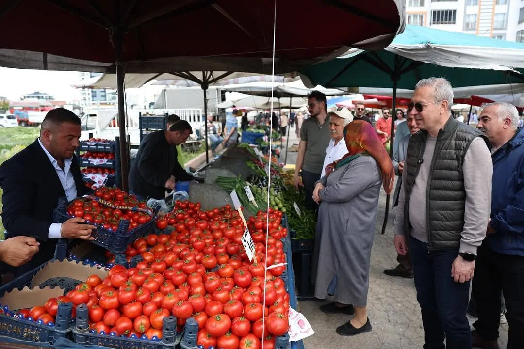 SİVASLILAR İSTEDİ, BAŞKAN UZUN YAPTI: KARDEŞLER MAHALLESİ SEMT PAZARI AÇILDI
