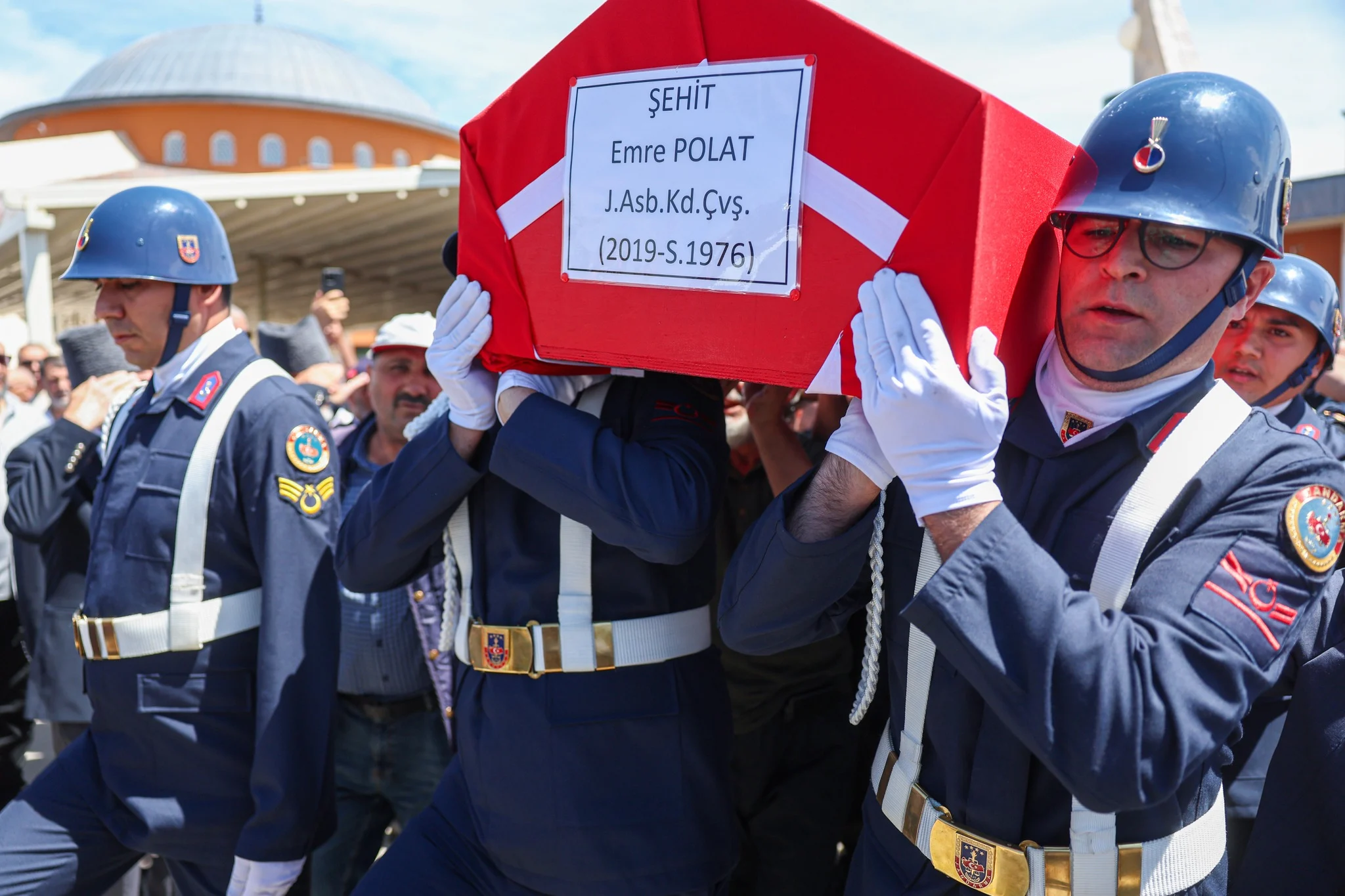 ŞEHİT JANDARMA ASTSUBAY EMRE POLAT, MEMLEKETİ SİVAS’TA TÖRENLE KARŞILANDI
