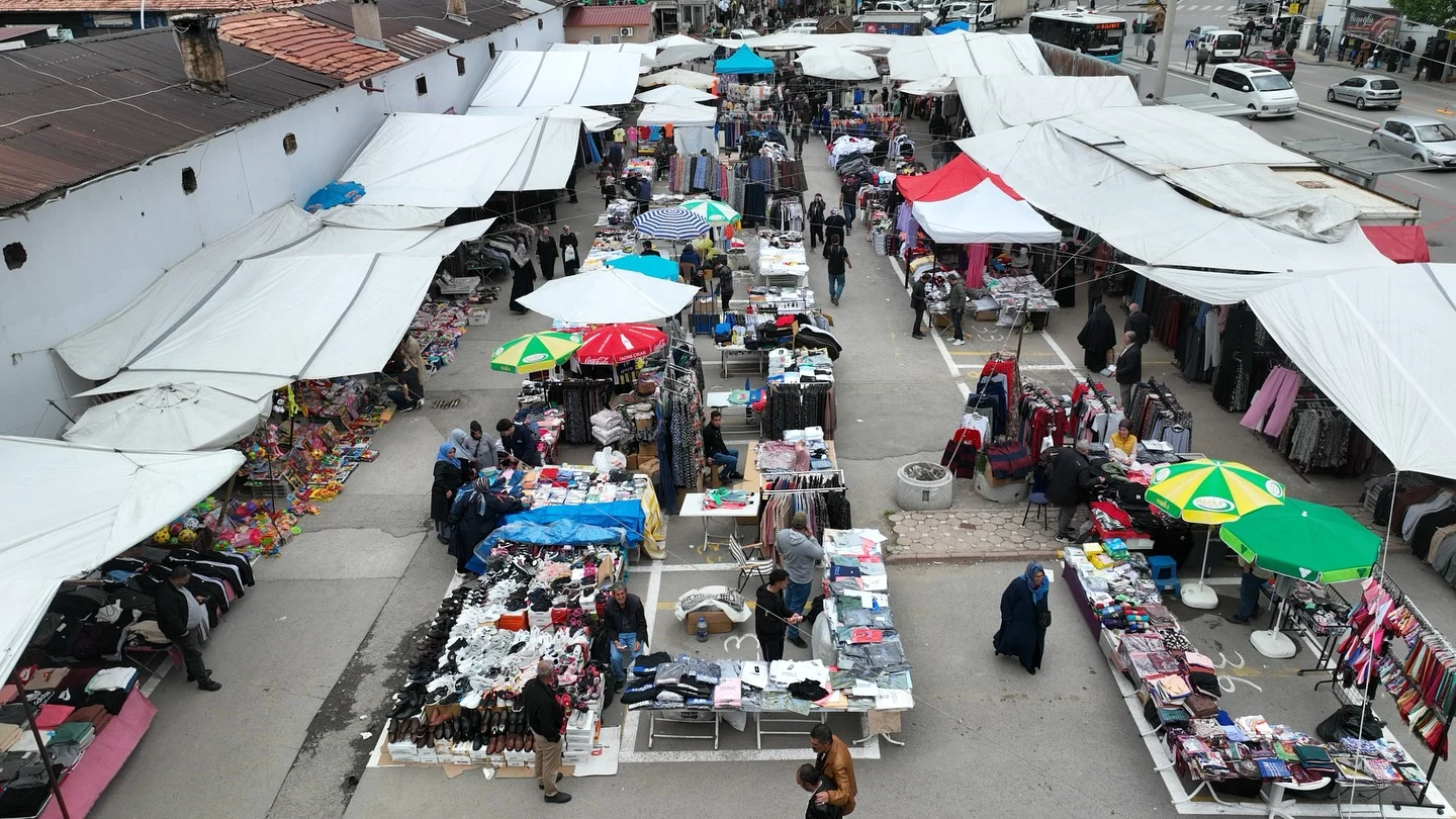 GELENEKSEL BAYRAM PAZARI VATANDAŞLARIN HİZMETİNE AÇILDI