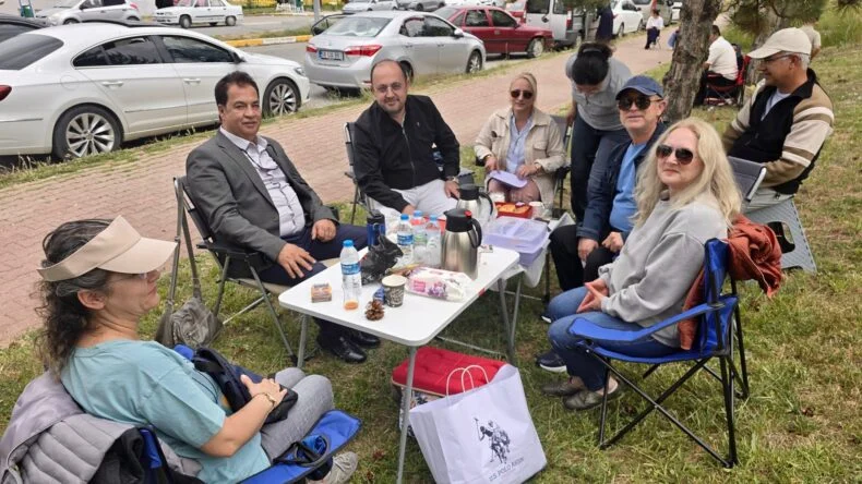 REKTÖR AHMET ŞENGÖNÜL, YKS HEYECANINDA AİLELERİ YALNIZ BIRAKMADI