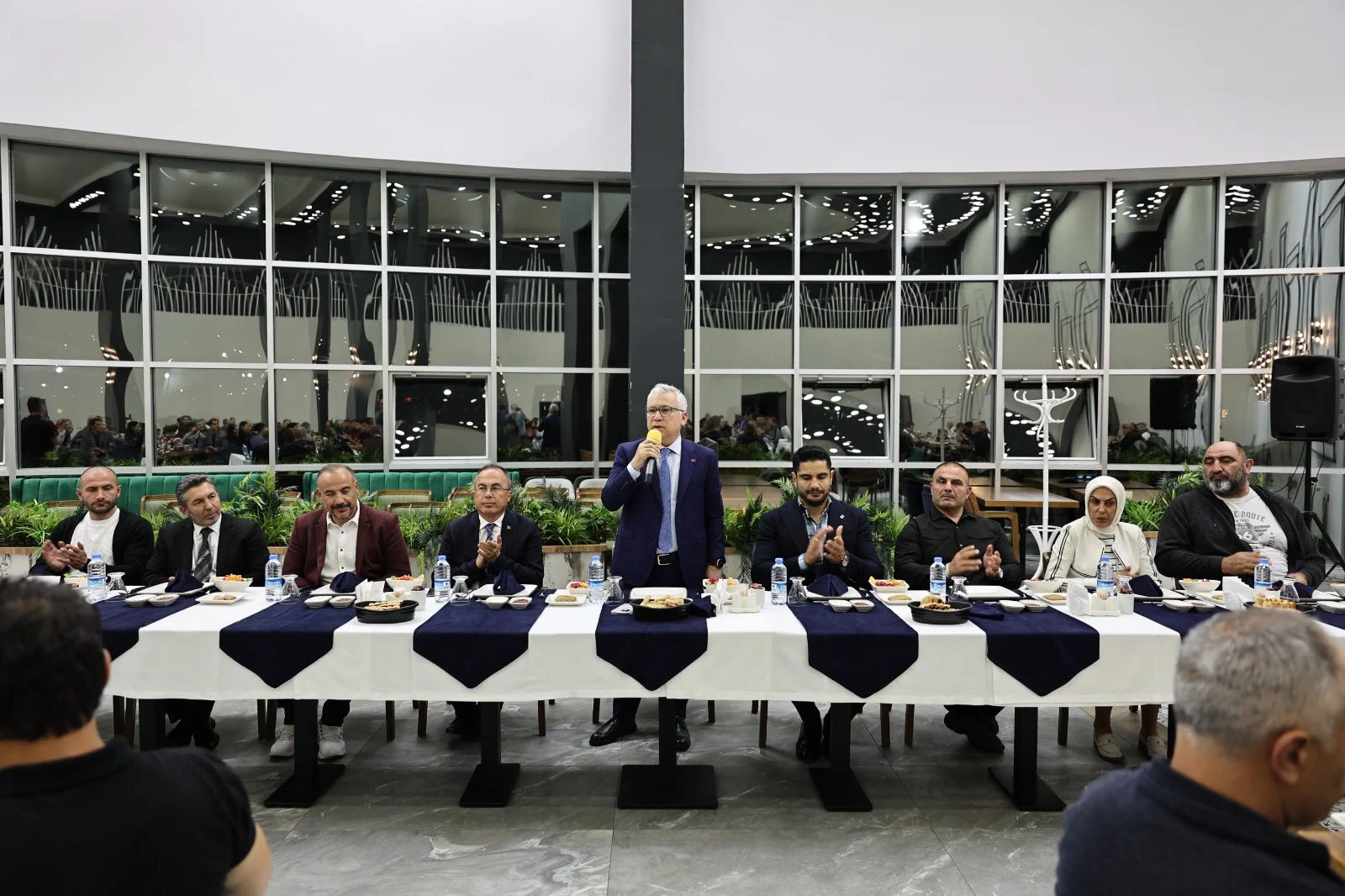 SİVAS’TA GÜREŞ HEYECANI: VALİ ŞİMŞEK MİLLİ HAKEMLERLE BİR ARAYA GELDİ