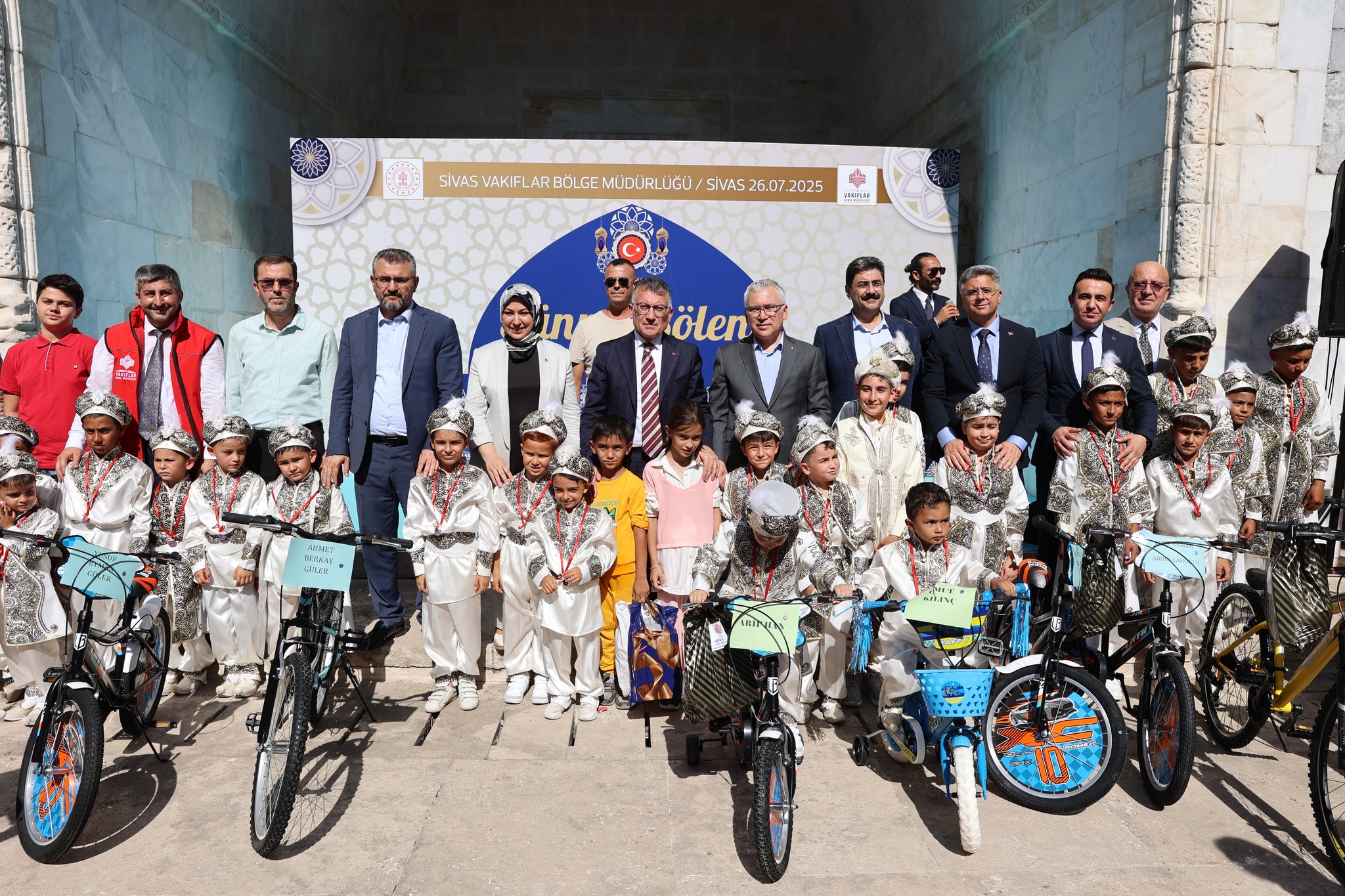 SİVAS’TA 34 ÇOCUK İÇİN TOPLU SÜNNET ŞÖLENİ DÜZENLENDİ