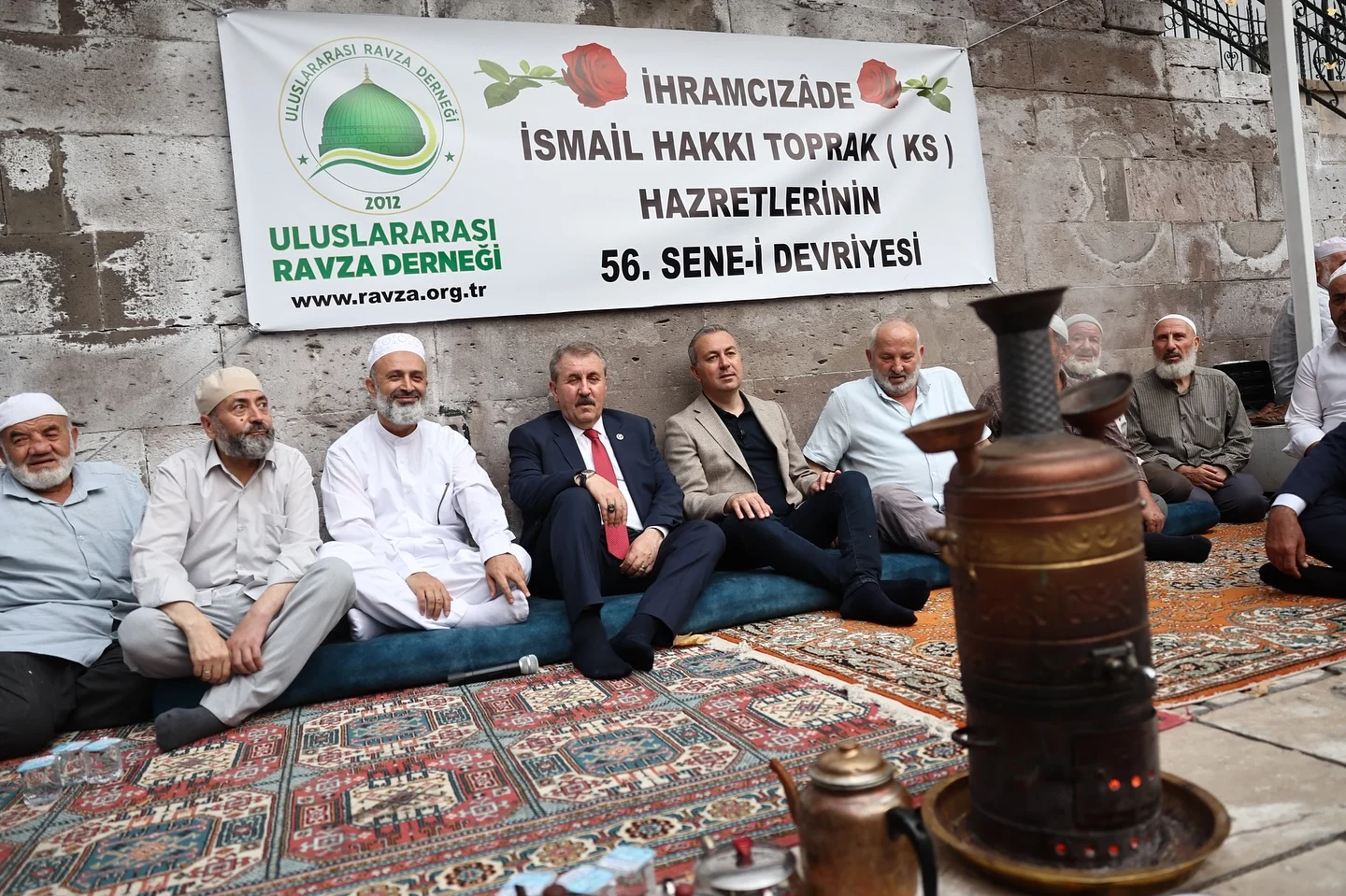 DESTİCİ VE UZUN’DAN MANEVİ ZİYARET: İHRAMCIZÂDE’NİN KABRİ BAŞINDA DUA
