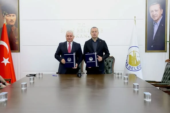 AYNALI ÇARŞI’NIN DIŞ CEPHESİ TARİHİ MEYDANA UYUMLU HALE GETİRİLİYOR