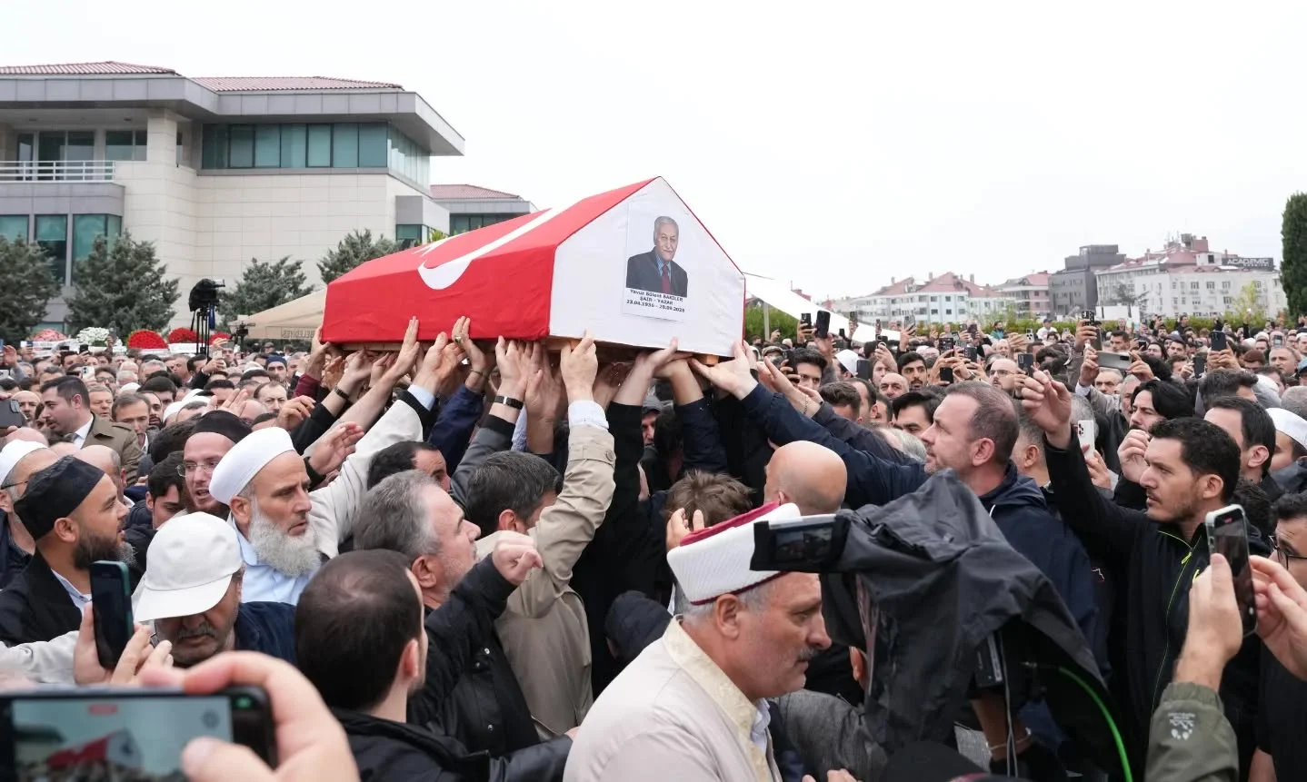 TÜRK EDEBİYATININ ÇINARI YAVUZ BÜLENT BAKİLER İSTANBUL’DAN MEMLEKETİ SİVAS’A UĞURLANDI