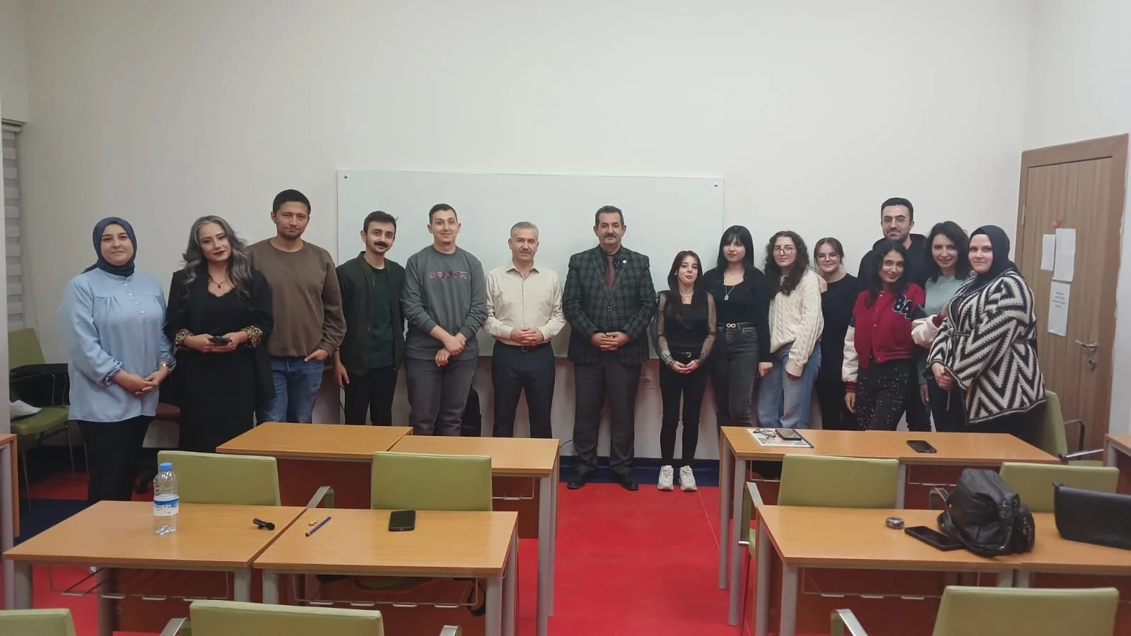 KİŞİSEL GELİŞİM KURSUNDA ANLAMLI BULUŞMA: HAKAN SEZERER GENÇLERE İLHAM VERDİ
