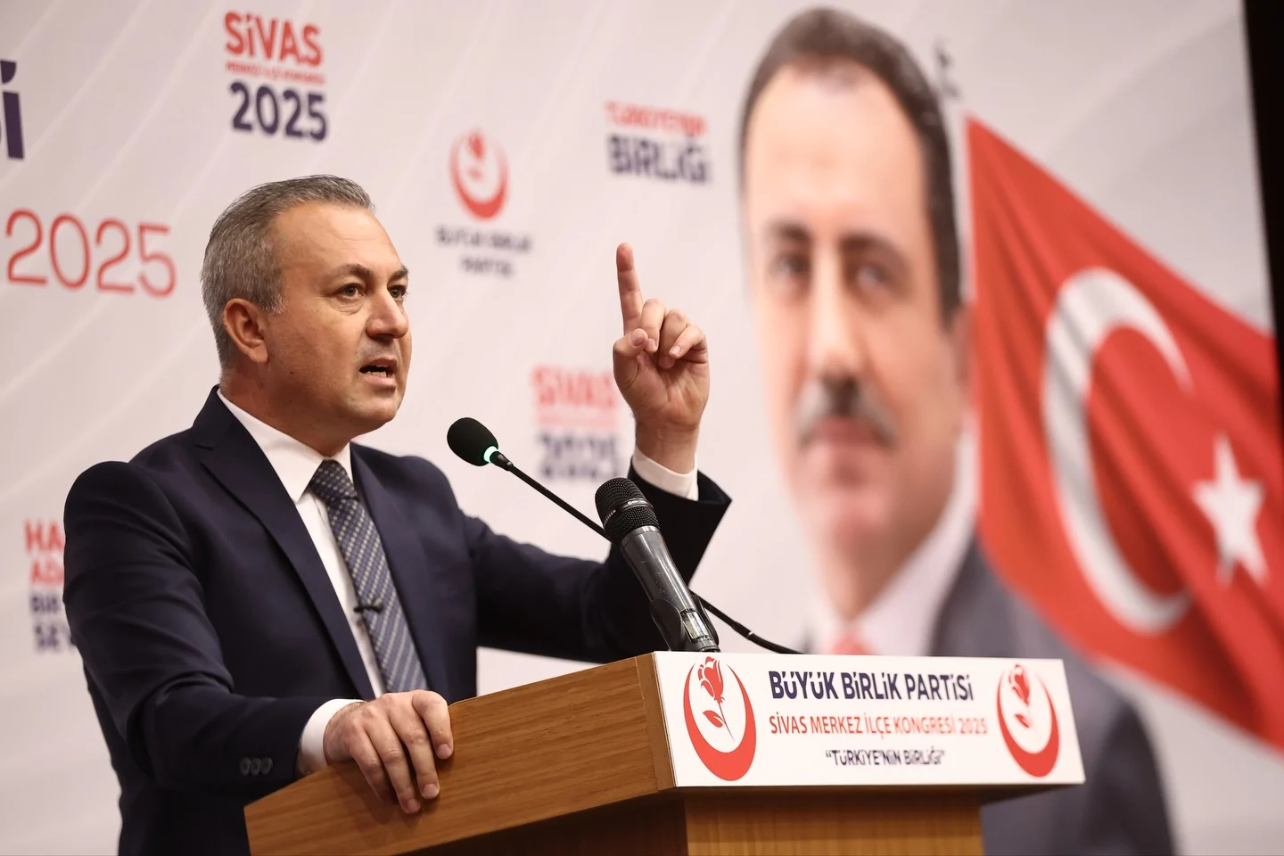 BAŞKAN ADEM UZUN’UN KONGREDEKİ KONUŞMASI BÜYÜK YANKI UYANDIRDI