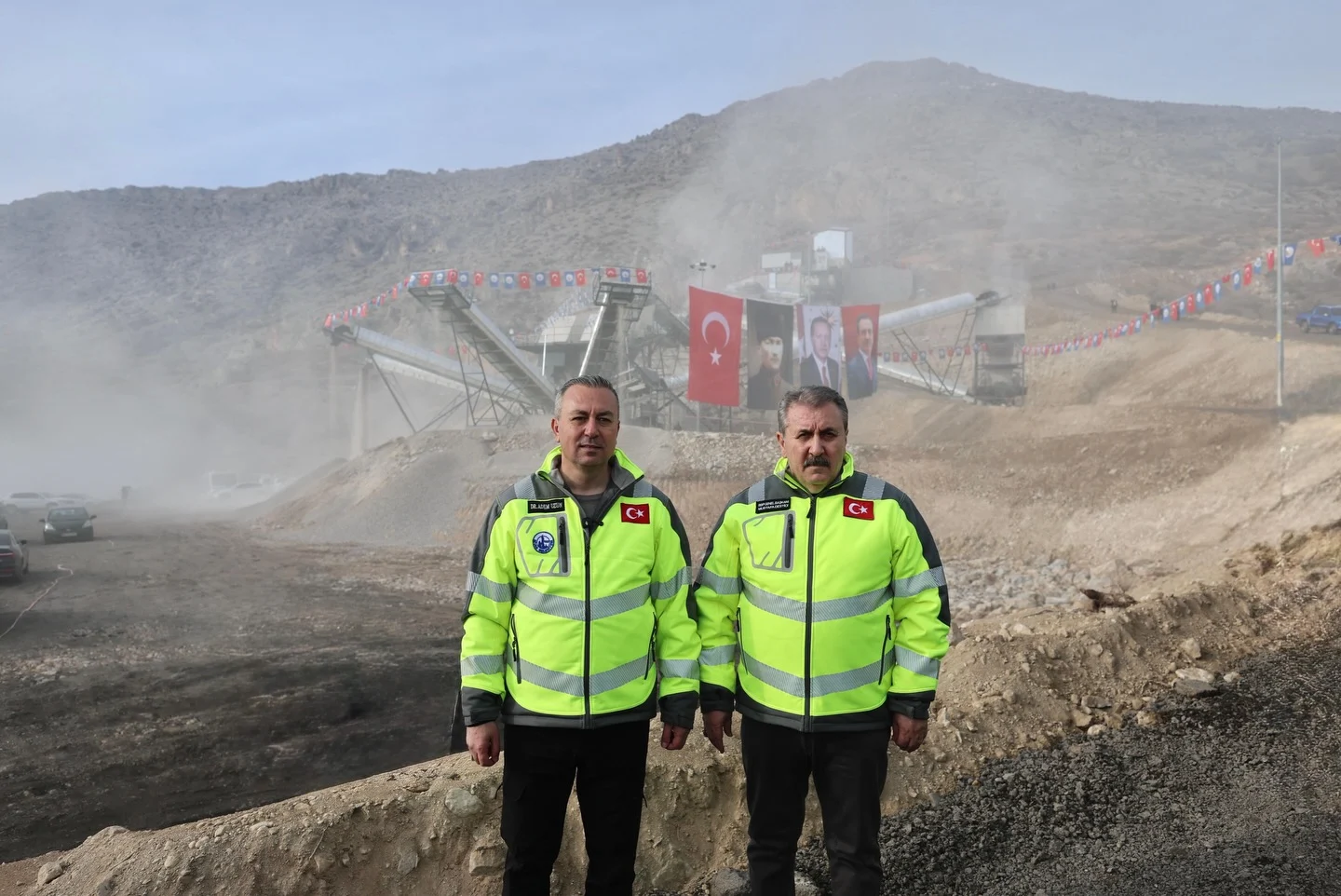SİVAS’IN EN BÜYÜK TAŞ KIRMA VE ELEME TESİSİ HİZMETE AÇILDI