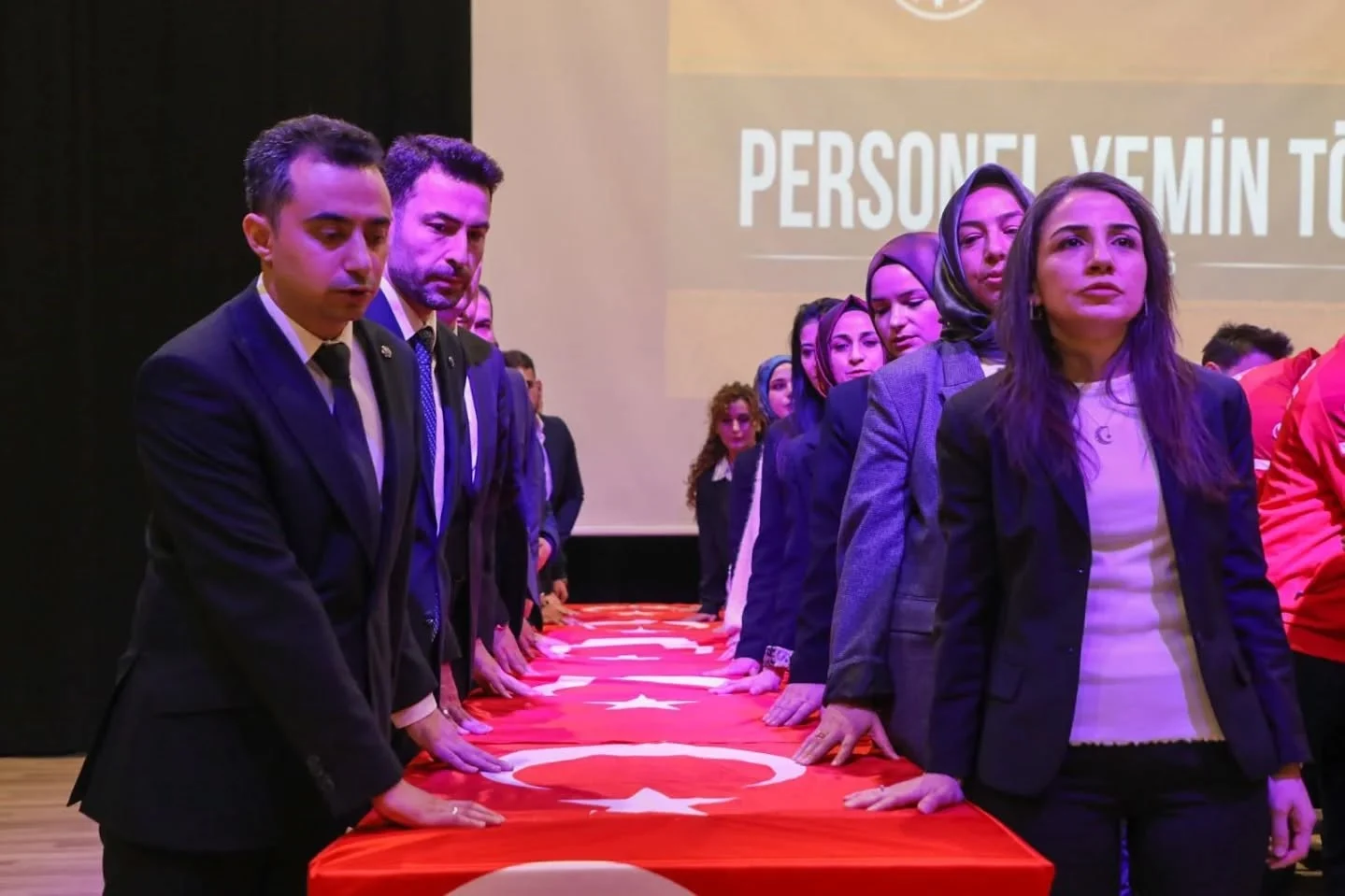 SİVAS’TA PERSONELLERE KADRO SEVİNCİ: YEMİN TÖRENİ DÜZENLENDİ